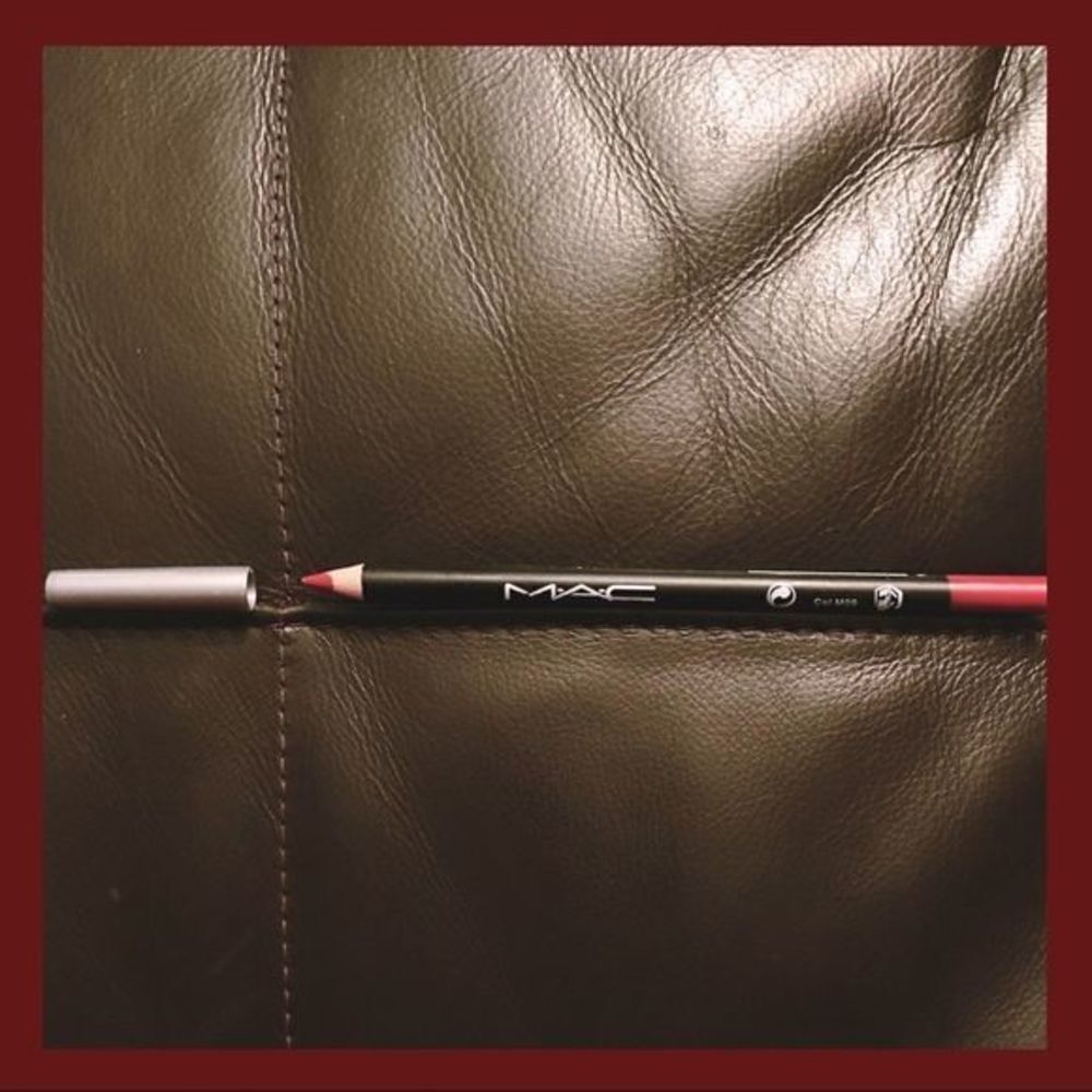 *30off3*‎ M.A.C. Eye/Lipliner Aloe Vera & Vitamin E